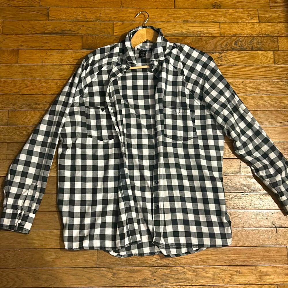 HOT TOPIC Black & White Flannel Sweater (Men’s & Women’s)